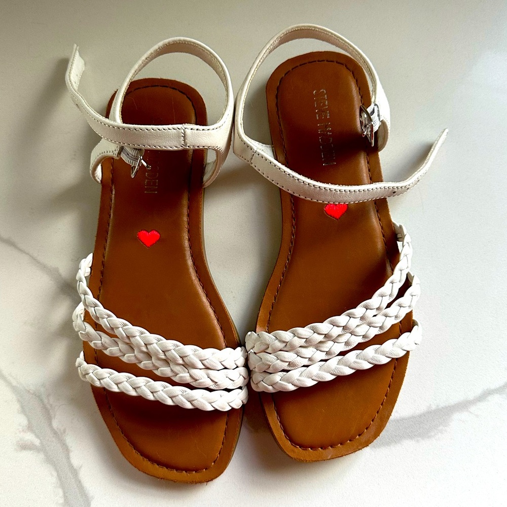 Steve Madden sandals, girls size 2, great condition!